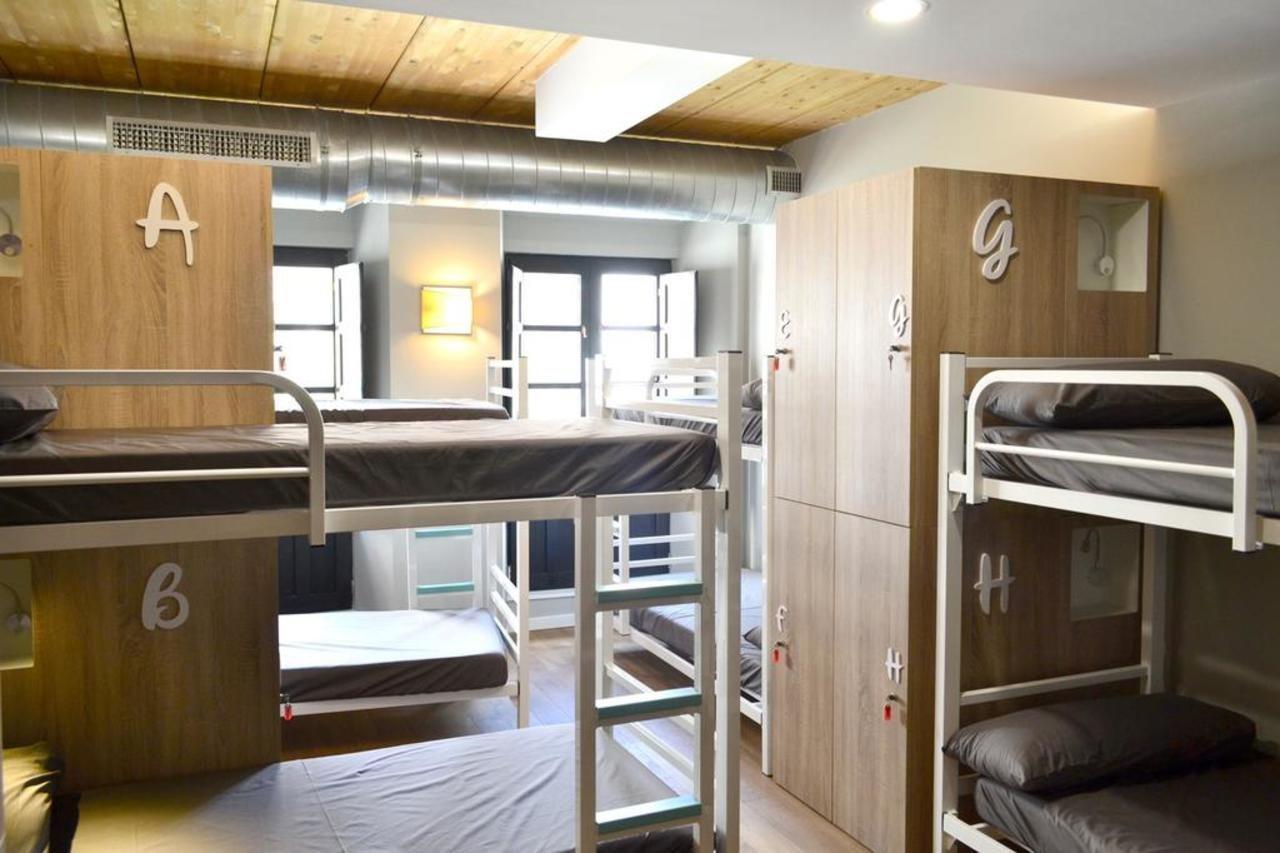 Albergue Alda Pilgrim Leon Bagian luar foto