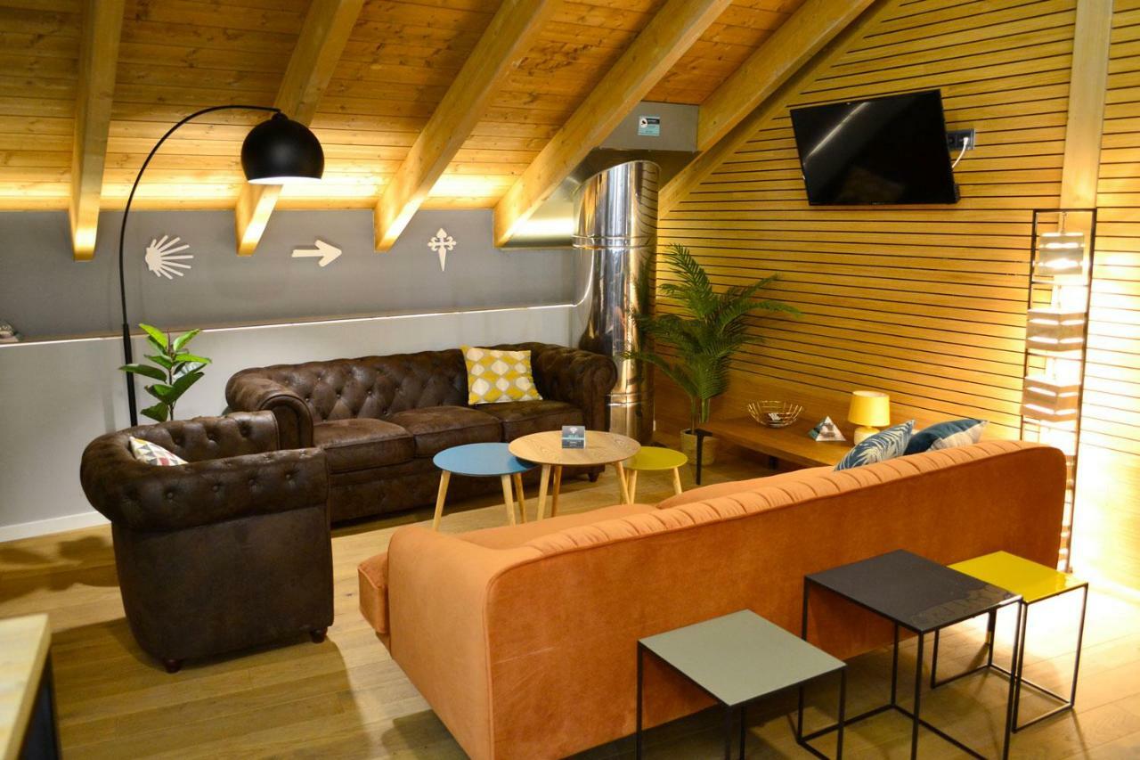 Albergue Alda Pilgrim Leon Bagian luar foto