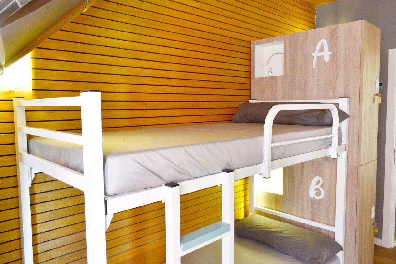 Albergue Alda Pilgrim Leon Bagian luar foto