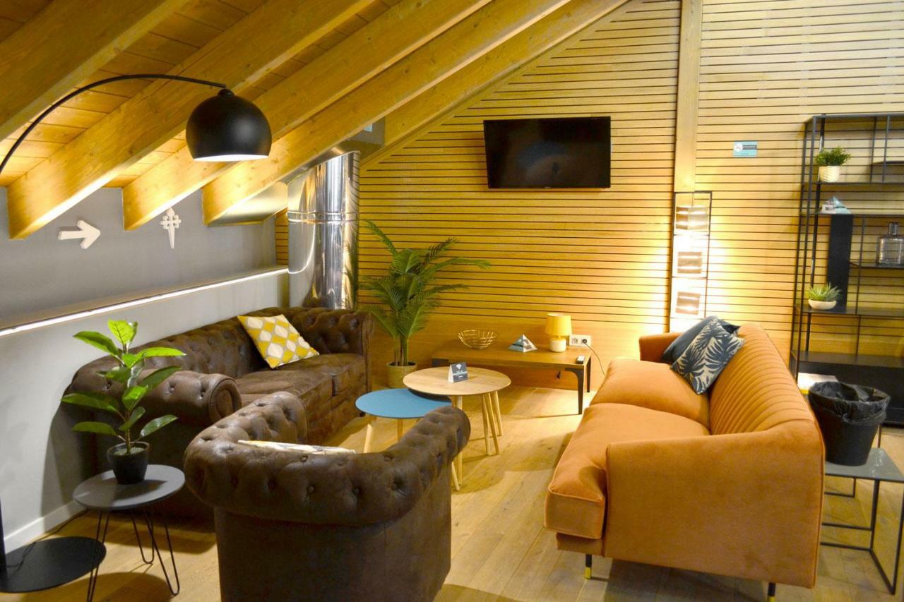 Albergue Alda Pilgrim Leon Bagian luar foto