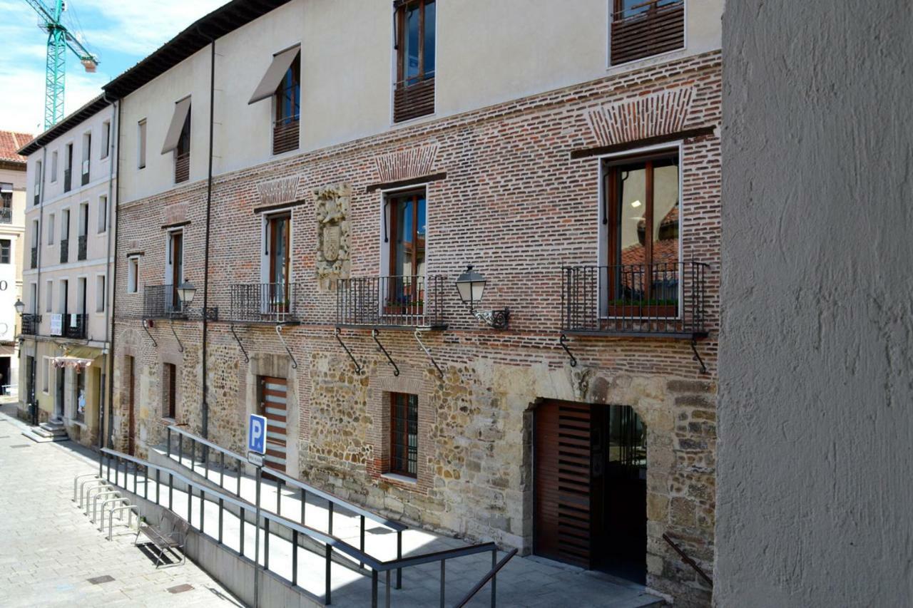 Albergue Alda Pilgrim Leon Bagian luar foto